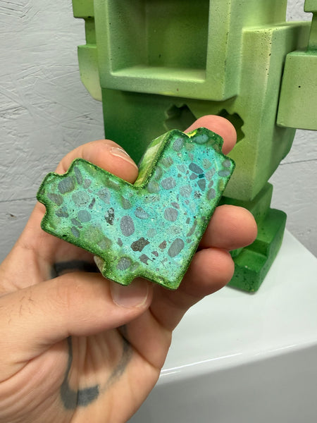 CONTRASTED 1ft Concrete Lovebot 1/1